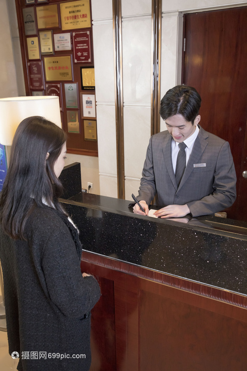 温馨入住，专业会议 酒店前台与会议服务的艺术